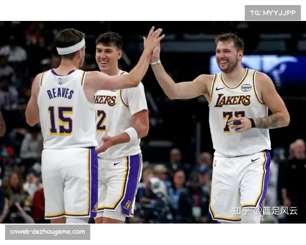 里夫斯场均24分，与东契奇组成湖人后场双枪