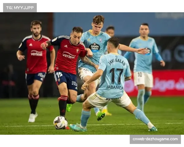 贝蒂斯主场球迷致敬前队长华金，温情一幕上演